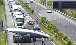News/05/Barca_in_autostrada.jpg